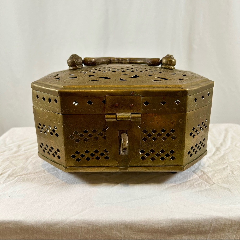 Vintage MCM Large Indian Made Brass Cut-Out Lotus Cricket Incense Box - Picture 2 of 15
